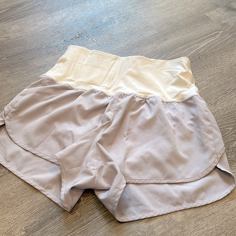 Women’s M conceal carry athletic shorts